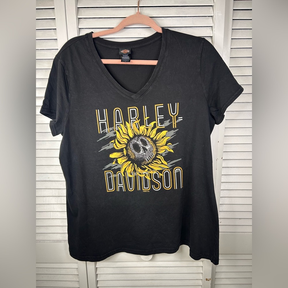 Harley-Davidson Black Tee with Sunflower Design